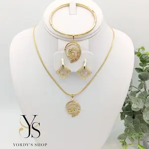 Yordy Collection of varied chains for women, hanging different and chain models with 14K gold veneer, high quality. Perfect gift for special days.