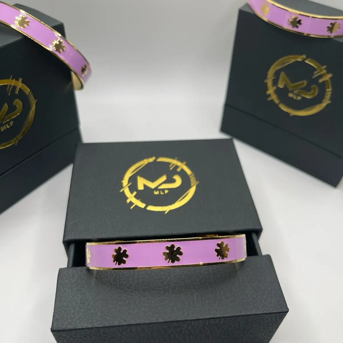 Clover Bracelet in Purple / Pulsera De Trebol