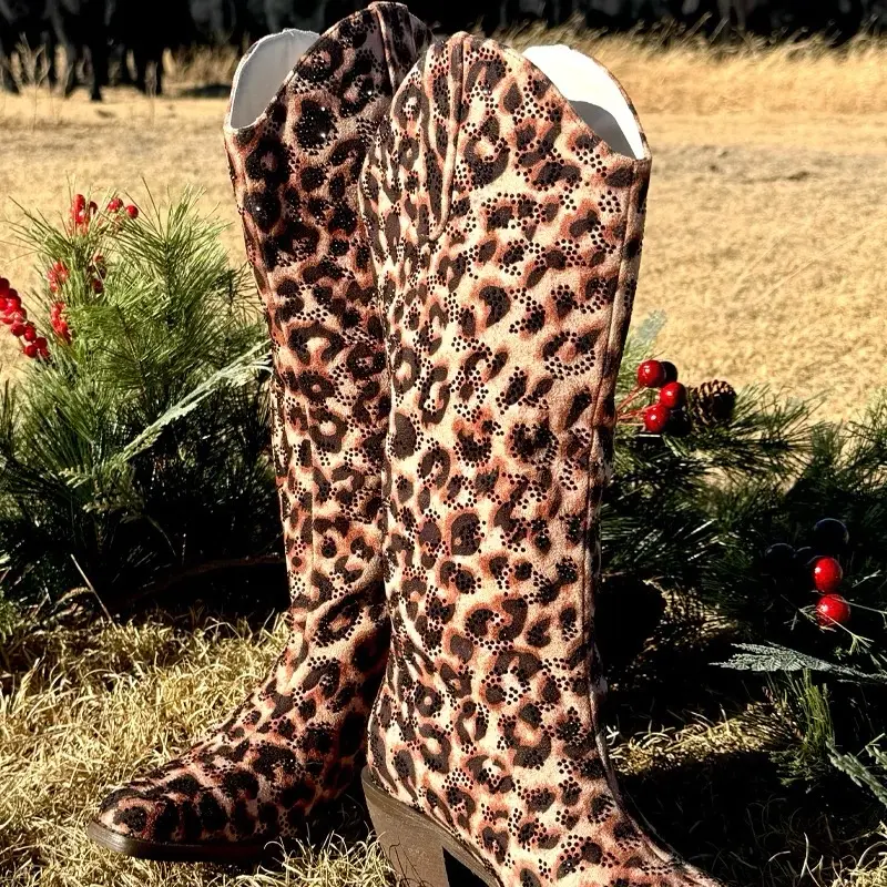 Kitty on the prowl boots