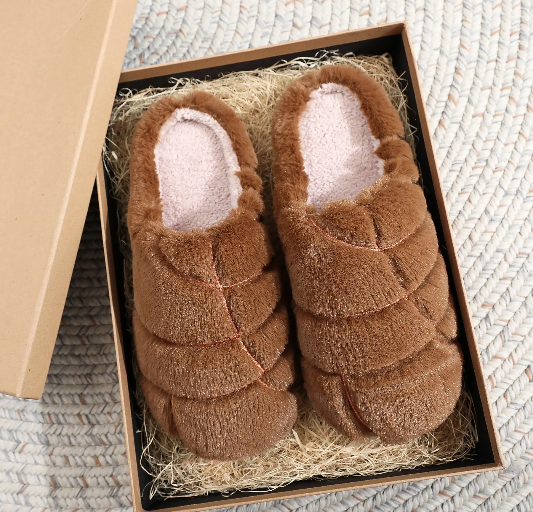 Women's Festive Plush Memory Foam Slippers - Soft Non-Slip Slip-On Closed Toe Shoes with Warm Faux Fur Lining, Flexible Antislip Steps Indoor Shoes for Indoor & Outdoor Use, Pink