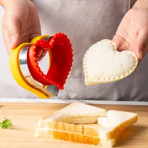 1pc Heart-Shaped Sandwich Mold Set, Fun Kitchen Tool for Kids, Bread Sealer and Cutter for Creative Sandwich Making, Baking Supplies Kit, Cookie Cutters Home, Baking Tools