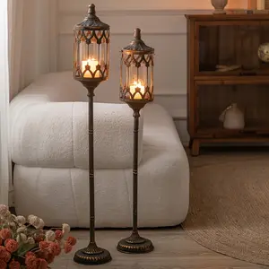 American country style metal candle holder, handmade single-pack, vintage wrought iron floor candle holder, perfect for Christmas, a romantic entryway to your home, a corner decoration for your living room, and a great gift choice.