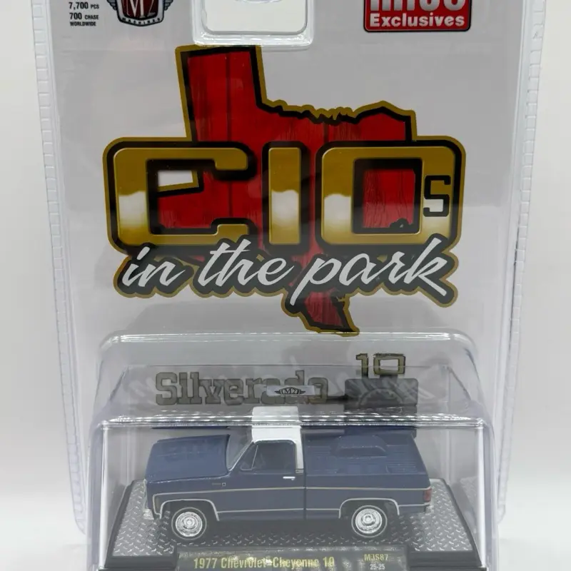 M2 Machines 1:64 Chevrolet Cheyenne
