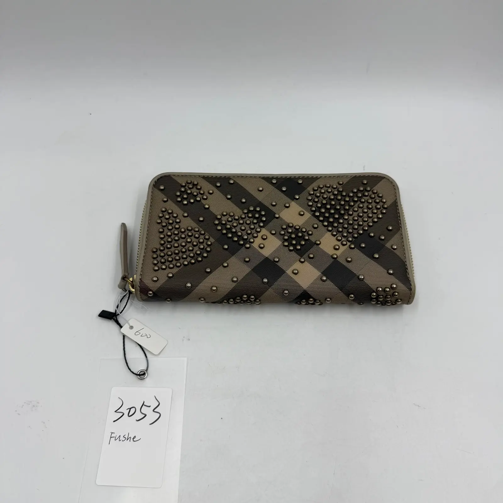 Pre-owned BURBERRY AS SHOWN Clutches & Wristlets HZ 3053 wallet 26.04.08