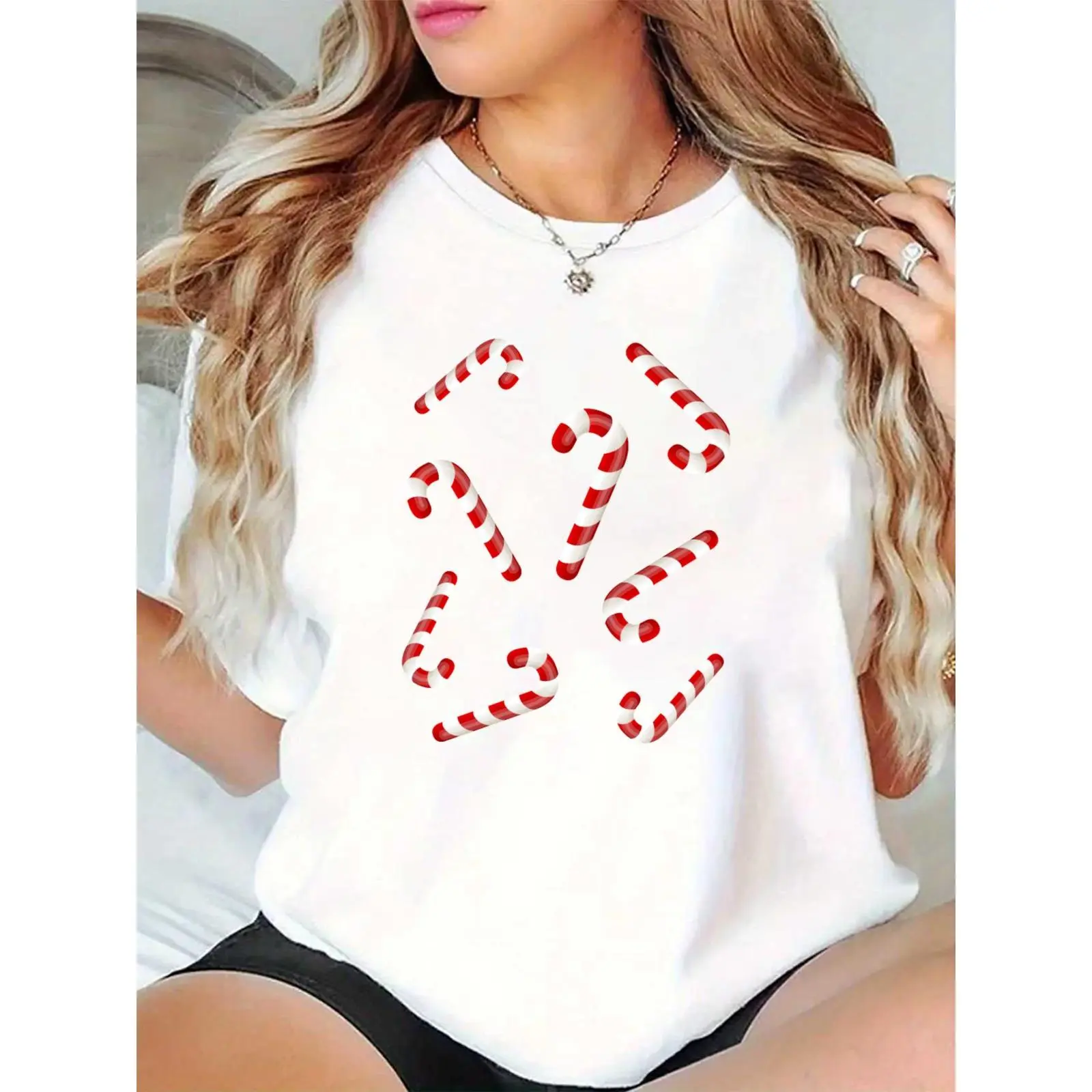 Women's Christmas Candy Cane Graphic T-Shirt - Casual Festive Xmas Top with Red & White Striped Design, Perfect for Holiday Parties & Daily Wear