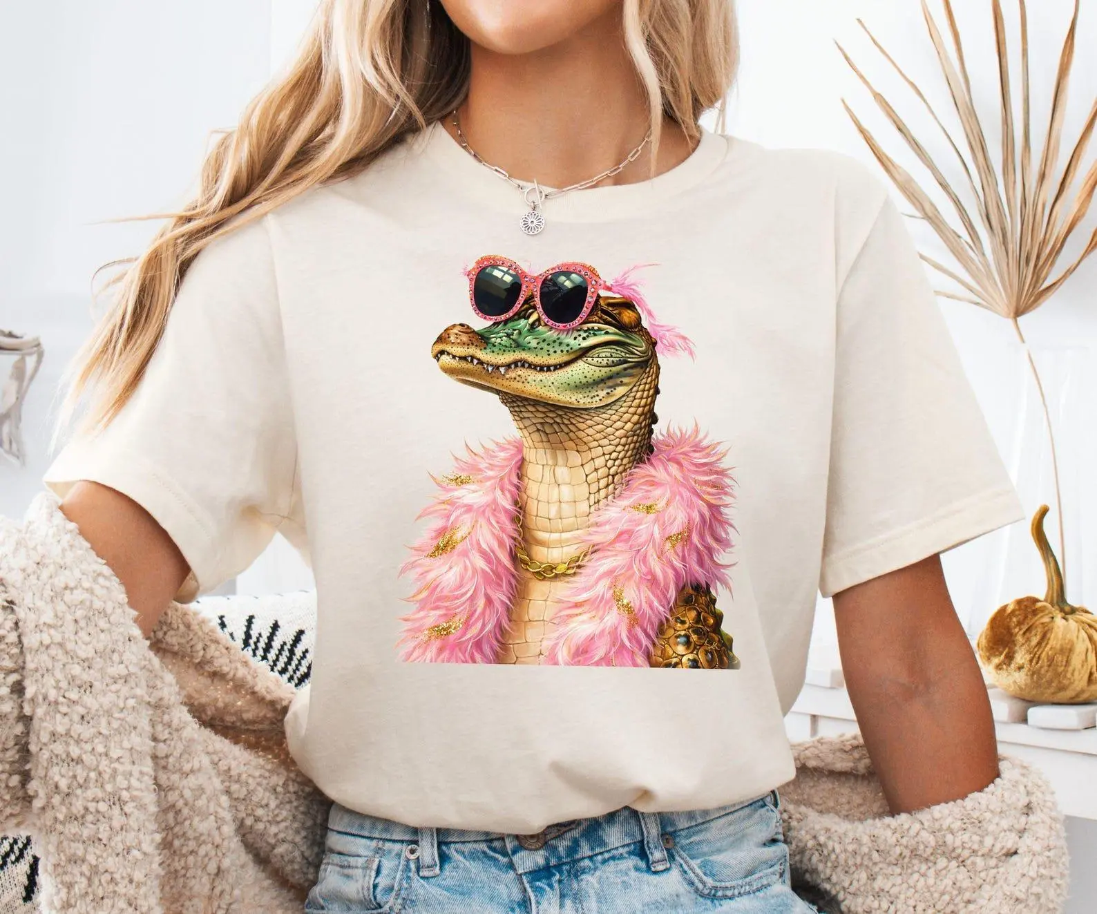 Comfort Colors Glam Boujee Alligator T-Shirt, Pink Feather Gator Graphic Tee, Glam Coquette Animal Shirt, Wildlife Fashion Gift