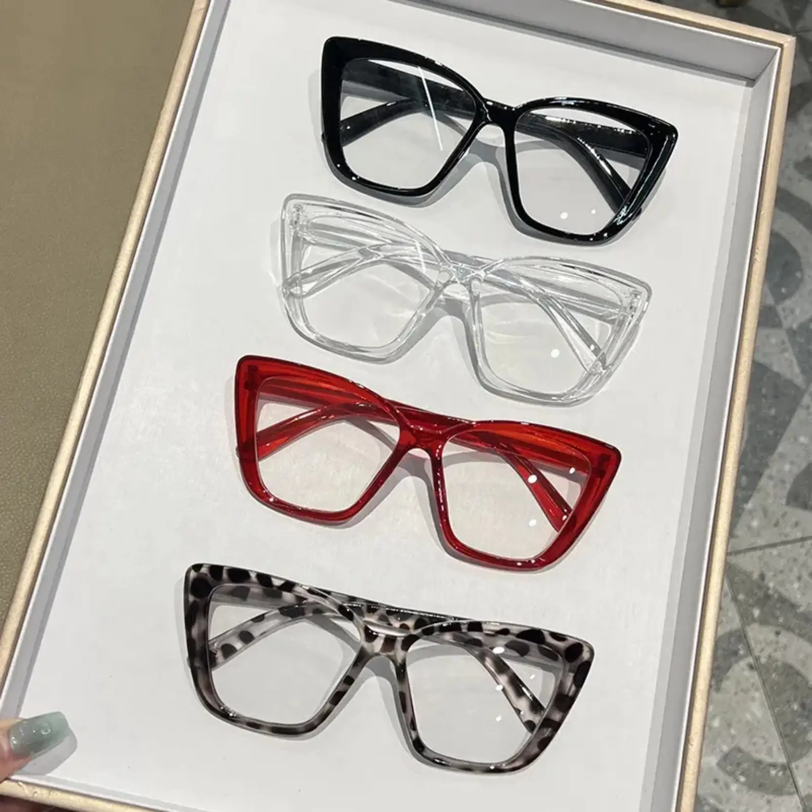 Women’s Classic Square Bluelight Fashion Glasses, Tinted Non‑Prescription Plastic Frames, Versatile Everyday Fashion Eyewear For Daily Casual Outfits