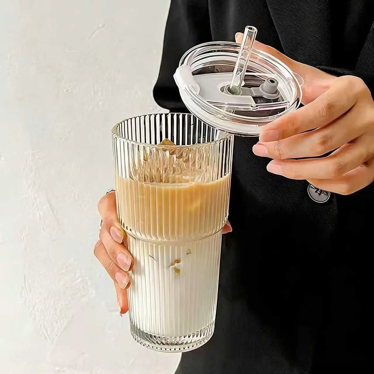2 Pack 540ml (18oz) Clear Aesthetic Ribbed Glass Tumblers, Reusable Water Cups with Straws, Dishwasher Safe for Iced Coffee & Smoothies, Beverage, Classic