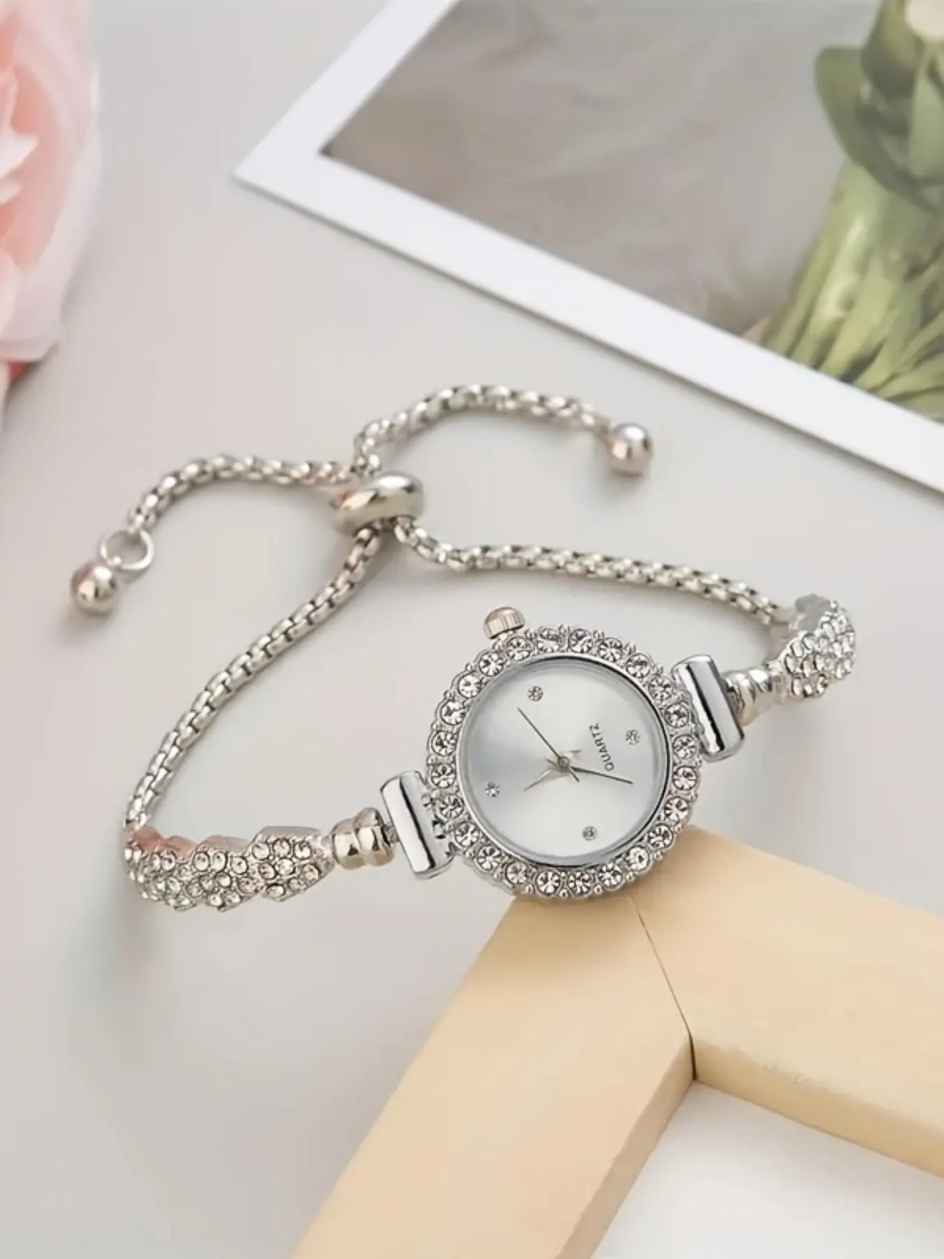 A stylish and versatile quartz analog watch for women, featuring a small dial charm bracelet suitable for casual wear, Round Dial Watch, Casual Trendy Wristwatch, Fashion Wristwatches, Quartz Wristwatches
