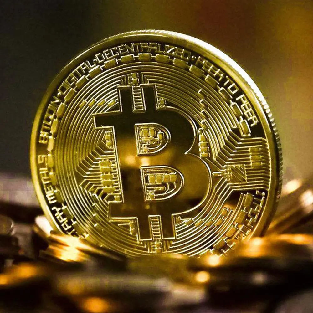 1pc Bitcoin Themed Commemorative Coin, Bitcoin Symbol & Circuit Texture Pattern Design Decorative Coin, Gift For Cryptocurrency Enthusiasts, Collectible Token Gift, Desktop, Office Decoration