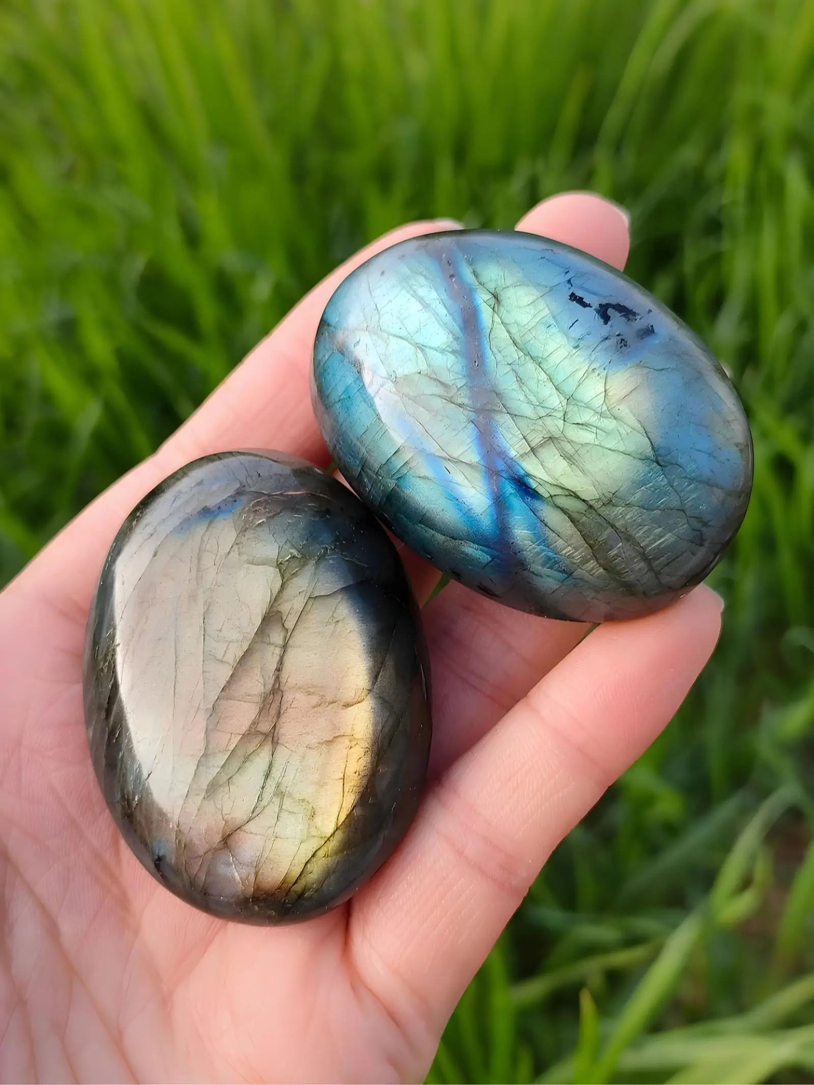 Labradorite Palm Stone, Natural Labradorite Stone for Meditation, Large Size Reiki Crystal for Intuition and Healing, Pocket Stone