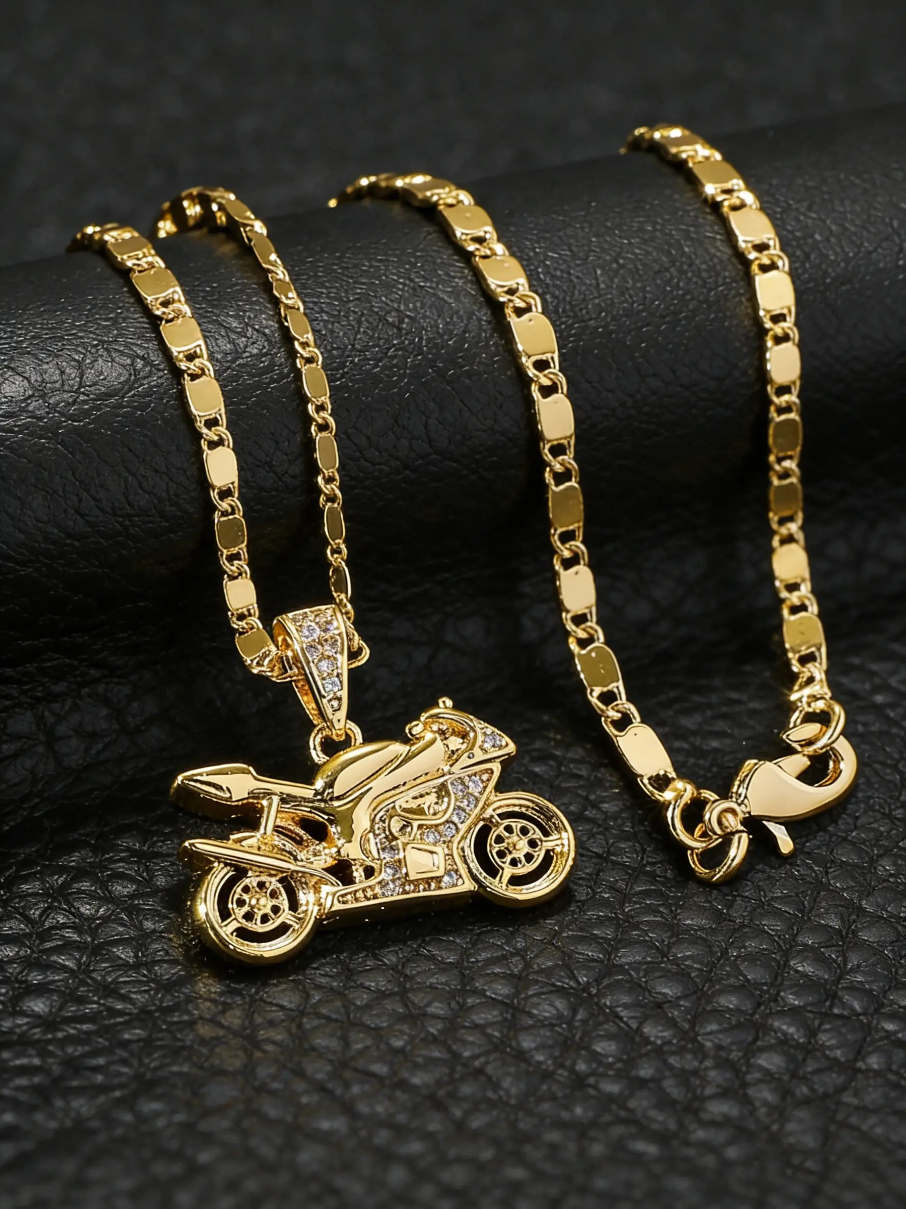 1pc Motorcycle Pendant Necklace, Cuban Chain Necklace, Cuban Link Necklace, Handsome Men'S Necklace, Retro Punk Rock Motorcycle Pendant, Cultural Motorcycle Necklace, Women'S Hip-Hop Necklace, Punk Style Necklace, Suitable For Both Men And Women
