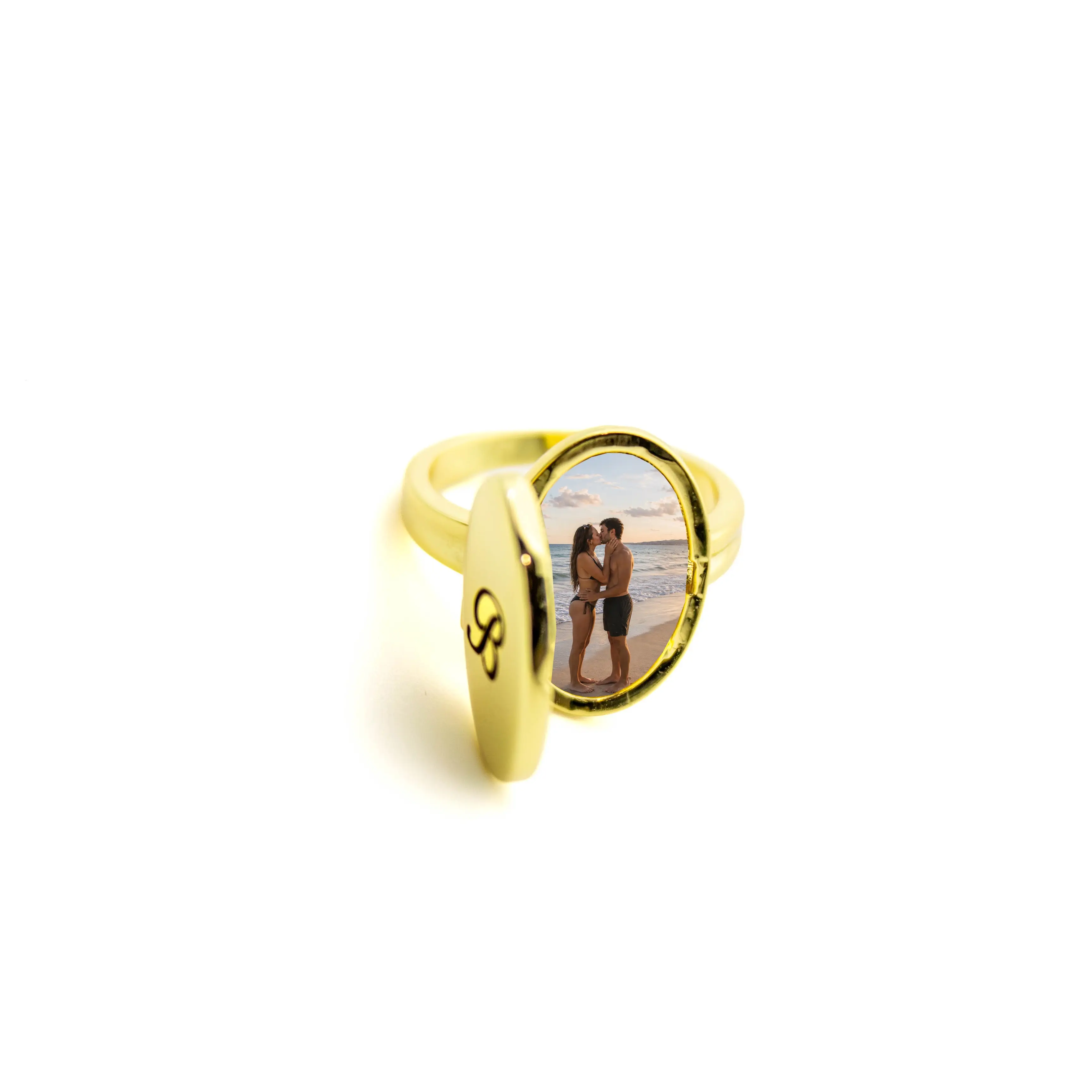 ENGRAVIA Oval Photo Locket Ring