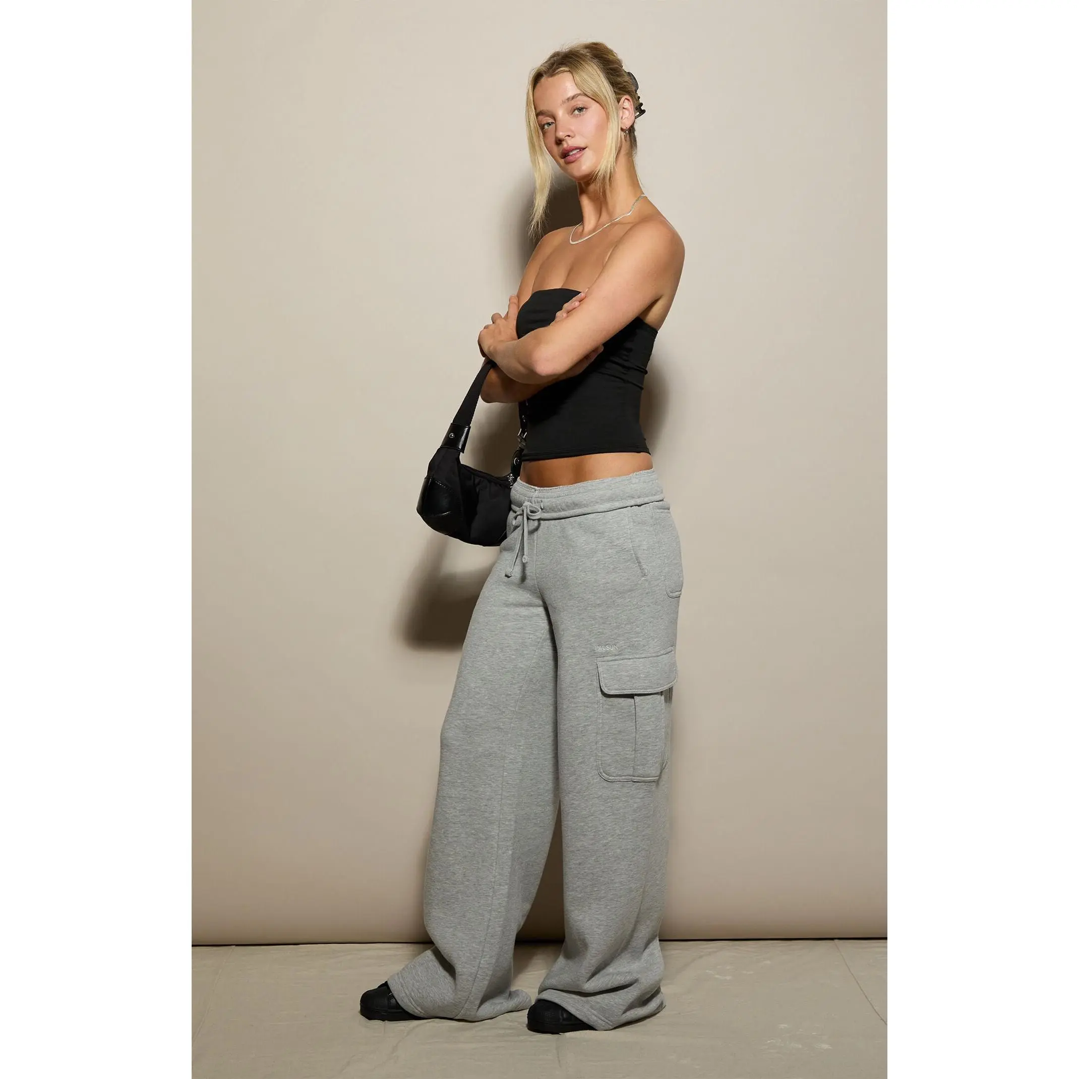 Pacsun Women's Heather Grey Ultra Soft Fleece Cargo Baggy Sweatpants Pacsun Women's Heather Grey Ultra Soft Fleece Cargo Baggy Sweatpants
