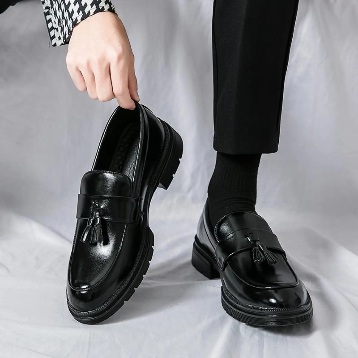 Men'S Fashionable Casual Tassel-Decorated PU Leather Slip-On Shoes, Exquisitely Designed Tassel Loafers, Elegantly Designed Round-Toe Loafers, Business-Style Flat Shoes Suitable For Daily Wear, Tassel Shoes, Men'S Valentine'S Day Gift