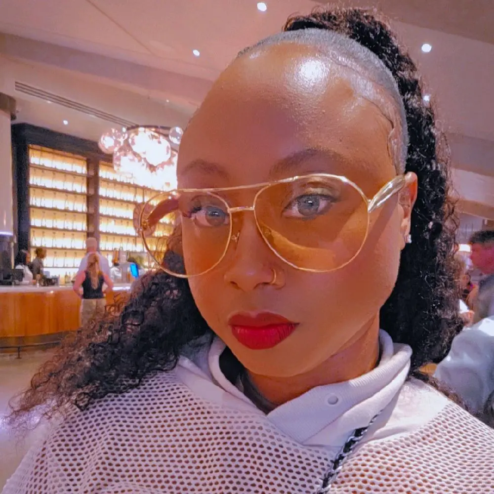 Golden Transparent Glasses for Women - Lightweight and Fashionable Eye Protection - Perfect for Everyday Use