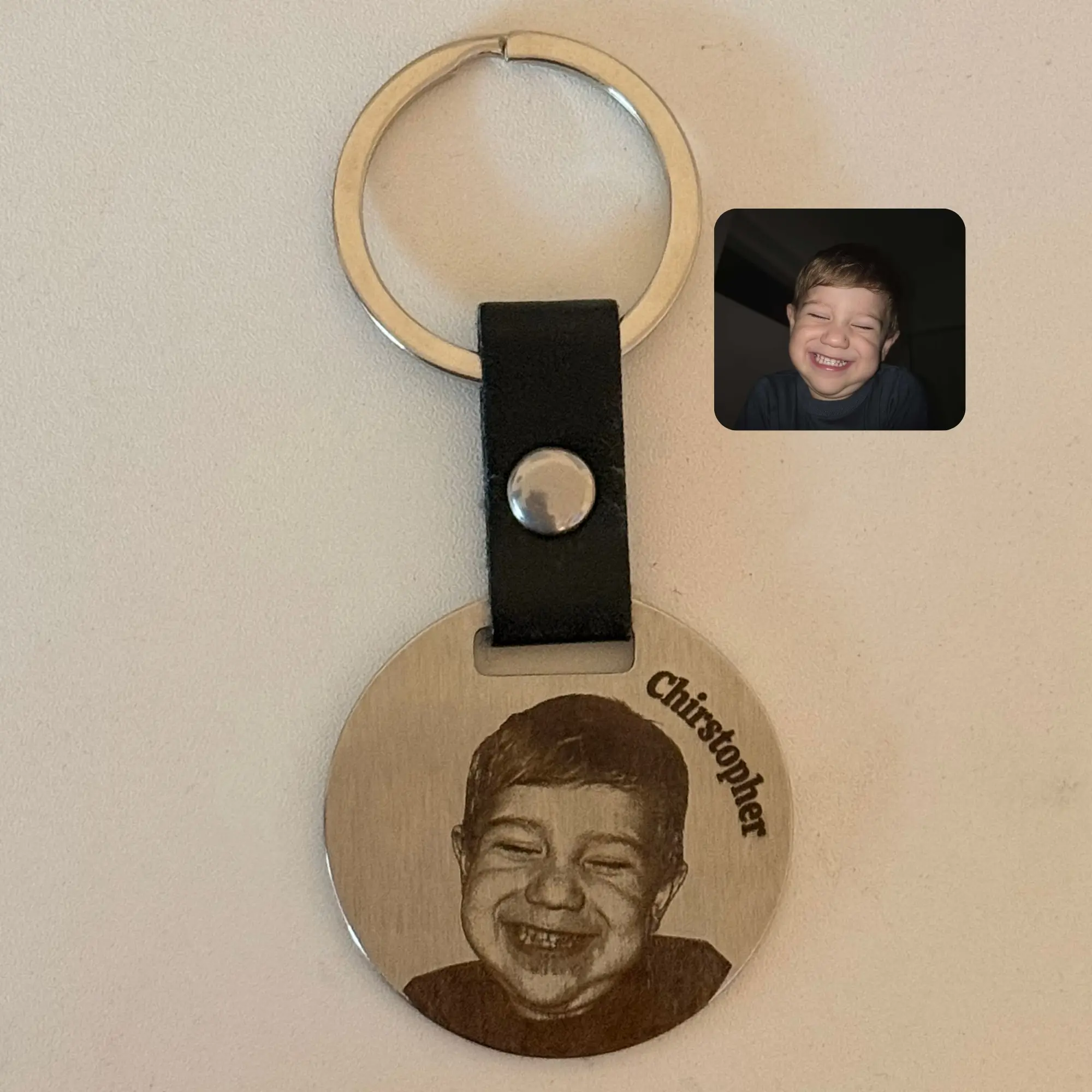 Stainless Steel Personalized Real Engraving Photo Keychain - Commemorative Keepsake Gift for Mom-Dad, Anniversary/Birthday Present for Aunts, Available in Silver & Black, Long Distance Memento
