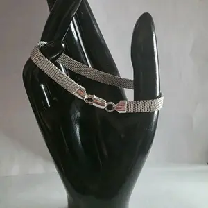 Pulcera Petatillo - Elegant Silver Mesh Bracelet with Secure Clasp for Everyday Wear