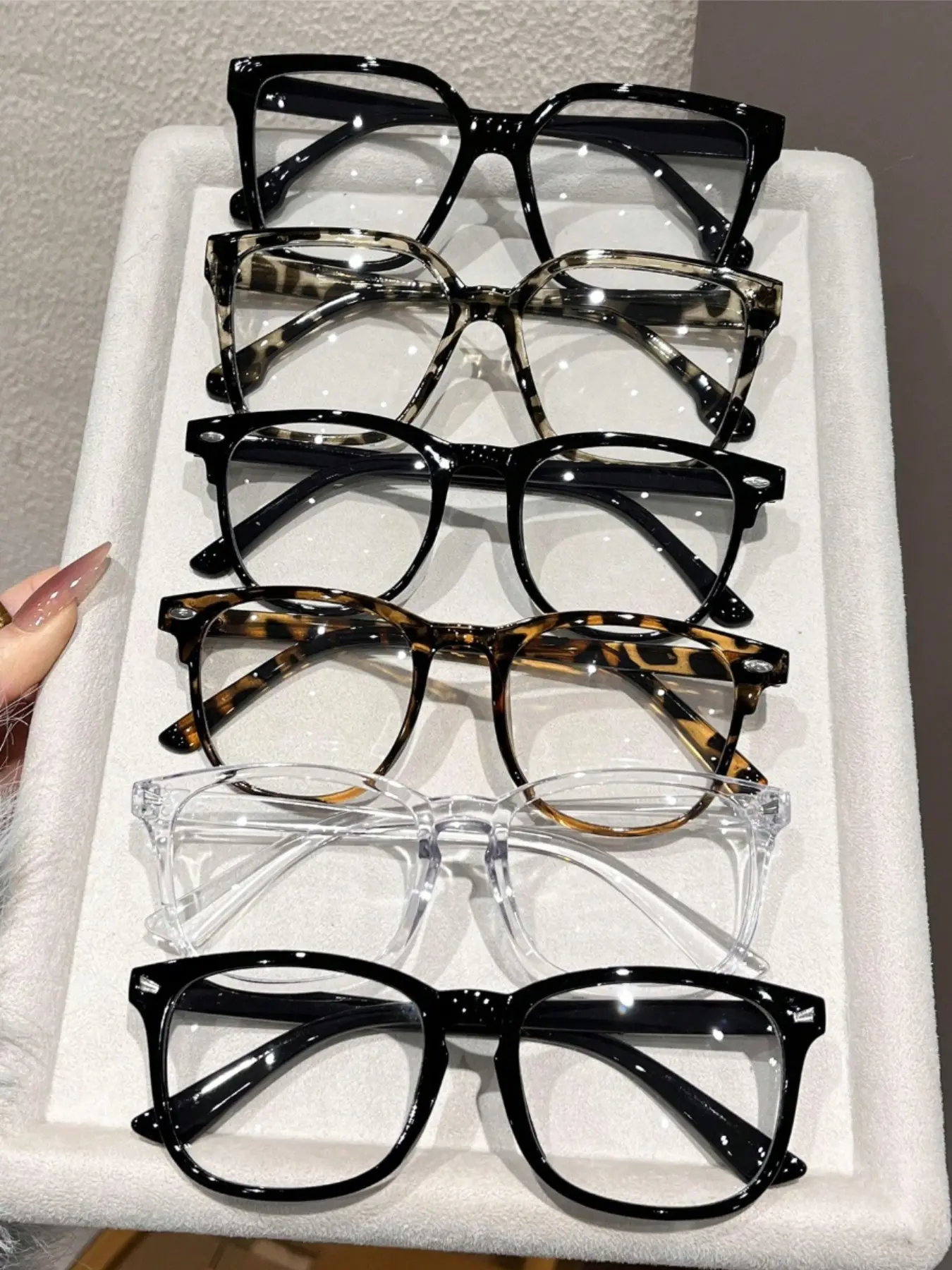 Unisex Geometric Cute Transparent Square Frames Glasses, Preppy Style, PC Frame, Suitable for Street Photography, Travel, All Face Shapes, Square Frame Eyewear, Stylish Trendy Eyewear, Square Frames Eyeglass, Trendy Casual Eyeglasses