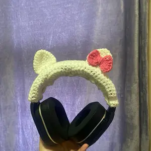 Kitty Headphone Covers - Soft Crochet Design with Pink Detail, Ideal for Personalizing Your Headphones