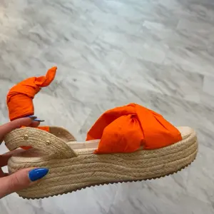 Flat Platform Wraparound tie sandals