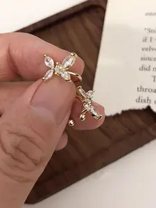 A pair of butterfly studded diamond earrings, stud earring jewelry, are suitable for daily wear, vacation dates, and other occasions, and are also a surprising and exquisite small gift