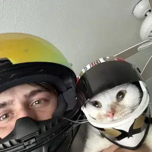 Cat Motorcycle Helmet, Cool Kitty Specialty Pet Motorcycle Helmet, Mini Motorcycle Cap, Safety Helmet for Cats, PVC Material, Pet Accessories