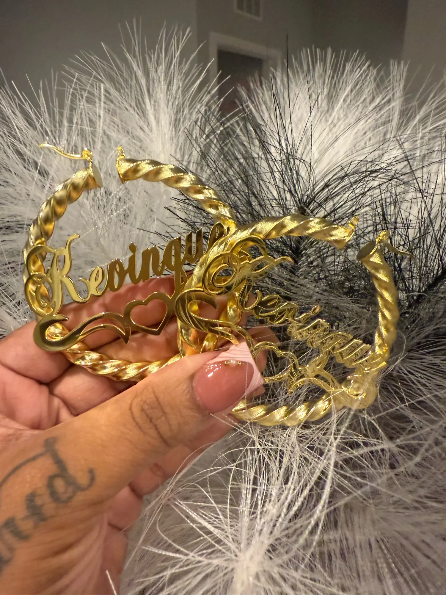 [Made-to-Order] Custom Hoop Earrings - Personalized Design with Name ' Featuring Unique Rope Pattern and Gold Finish