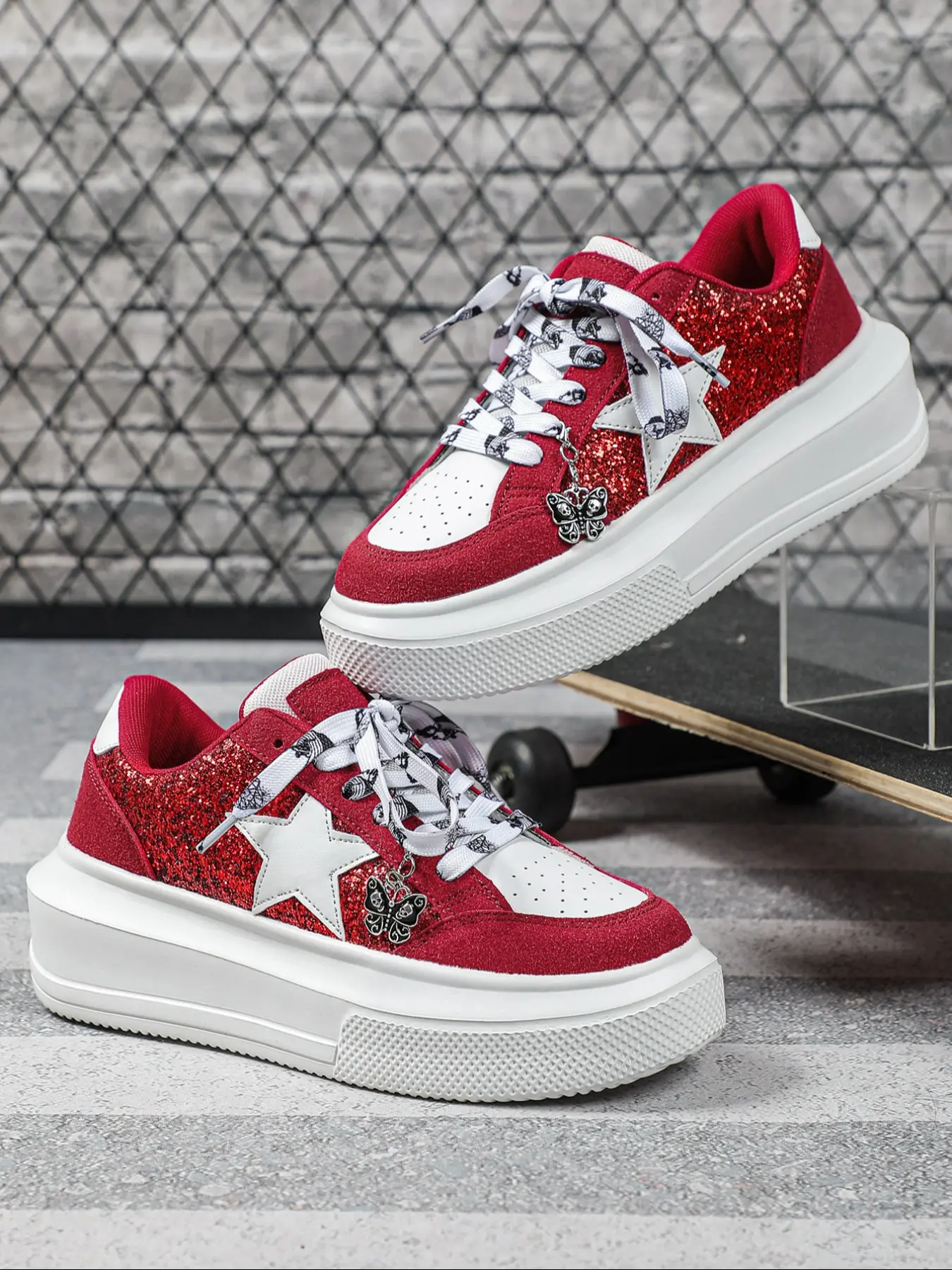 Men's Fashion Casual Sneakers, Trendy Sneakers with Detachable Butterfly Skull Decor, Star Pattern Low Top Lace-Up Skate Shoes for All Seasons, Sports Shoes