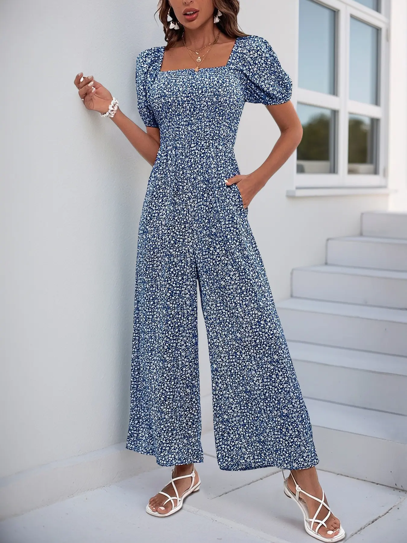 Women's Wide Leg Ditsy Floral Printed Romper, Square Neck Bubble Short Sleeve Jumpsuits, Slim Fitting Casual for Outdoor Wear, Womenswear