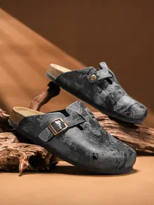 Unisex Open-Toe Sandals, Slipper Sandals, Classic Random Newspaper Design, Durable Daily Wear, All-Season Comfort, Fashionable Casual Shoes, Casual Clogs