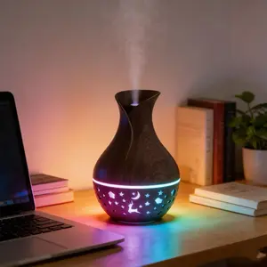 Portable Mini Humidifier, Compact 100ml Essential Oil Diffuser with Colorful Light for Bedroom Office Car Travel in the Dry Autumn and Winter Seasons
