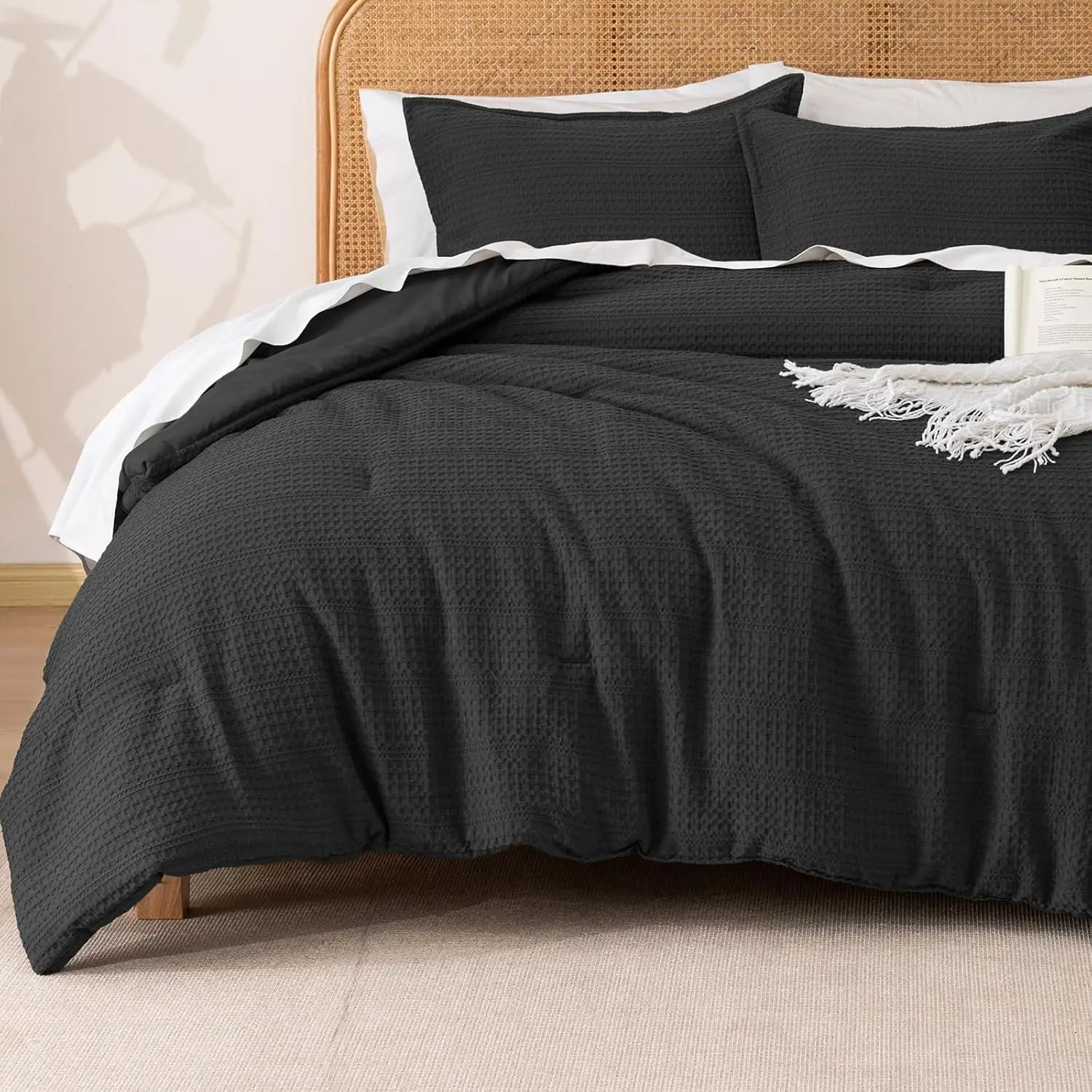 Soft Waffle Comforter Set  Size- Comfy Breathable Waffle Weave Comforter with 2 Pillow Shams, 3 count No Snagging Lightweight Bedding Set for All Season, Black