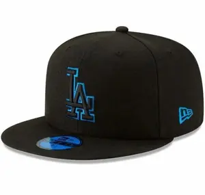 Los Angeles Dodgers New Era 9FORTY Snapback Baseball Cap – Black, flat brim, white LA logo and commemorative badge on the side, MLB streetwear accessory