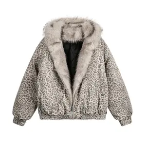A leopard-print hooded cotton-padded jacket with a thick winter fashion brand, featuring a faux fur collar and loose, short cotton-padded jacket