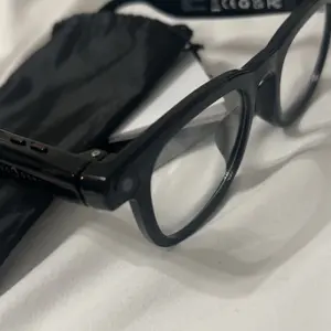 HIRO Smart AI Camera Glasses with 8MP Resolution  Convenient Button Touch Adjustment for Travel Outdoor Adventures Hands-Free Photography 160+Languages Real-Time Translation Bluetooth Wireless Wearable Video Recording  gift Multifunctional Audio Sunglasse