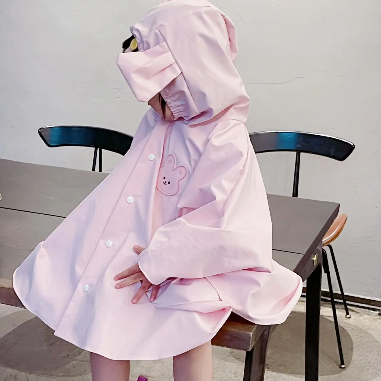 Cute Bear Kids Poncho Raincoat, Waterproof Hooded Rain Cape for Toddlers, Stylish and Practical Outerwear for Children, Rainy Day