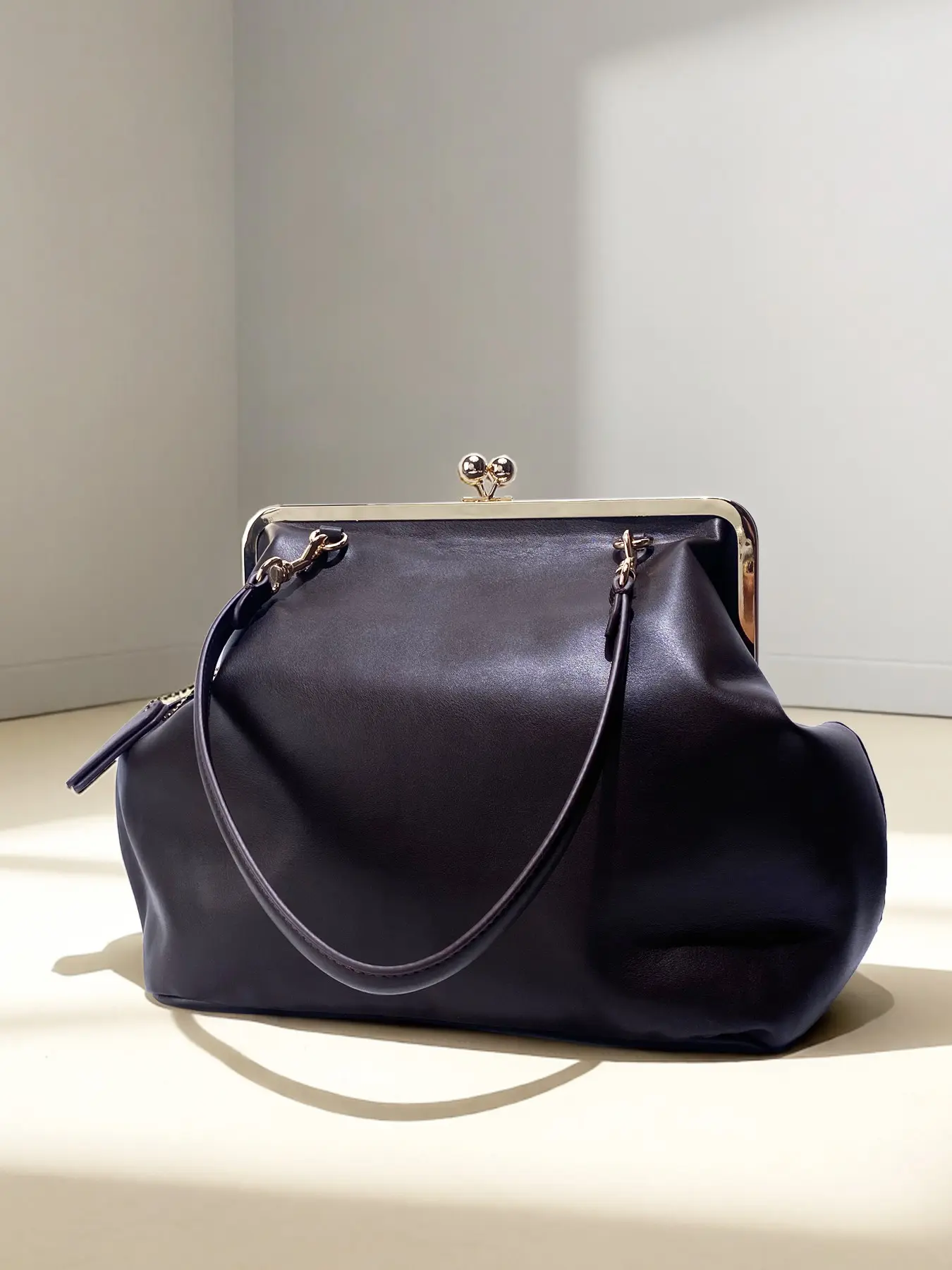 Vintage Kisslock Frame Clutch Bag, Luxury Designer Handbag, Large Capacity Shoulder Crossbody Bag, Spring 2026 Fashion Trend, Fashion Bags, Daily Commuter Bag, Casual Commuter Bag, Crossbody Shoulder Purse, Everyday Shoulder Bag