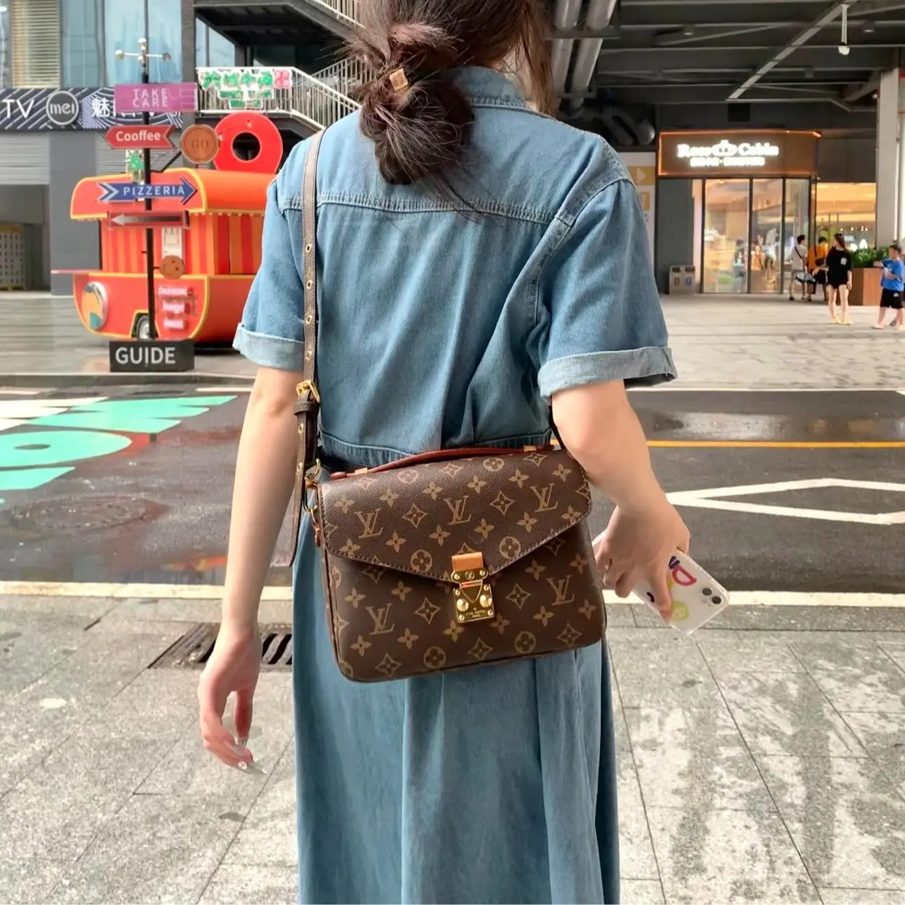 Pre-owned Louis Vuitton Pochette Métis Monogram Crossbody Bag