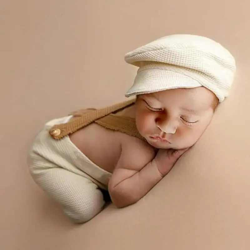 Newborn Photography Props Hat and Bib Set, Enhance Baby Photos, Unisex Photo Props, Ideal for Newborn Portraits, Add Charm to Your Baby Pics, Gift Set