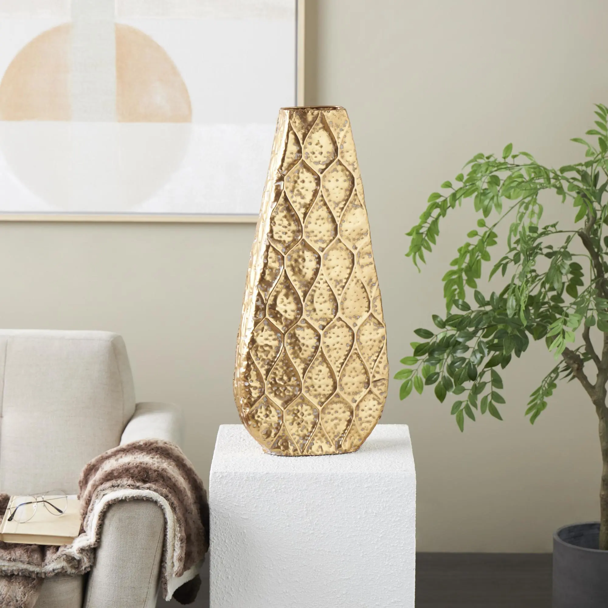 Gold Metal Textured Concaved Teardrop Decorative Vase with Peacock-Inspired Design, Minimalist Rubber & Felt Flower Centerpiece for Home Decor, Iron