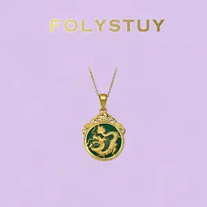 《YNK16》Size check: Intricate dragon medallion that’s not too big