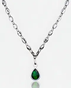 Emerald Eimeo Pendant