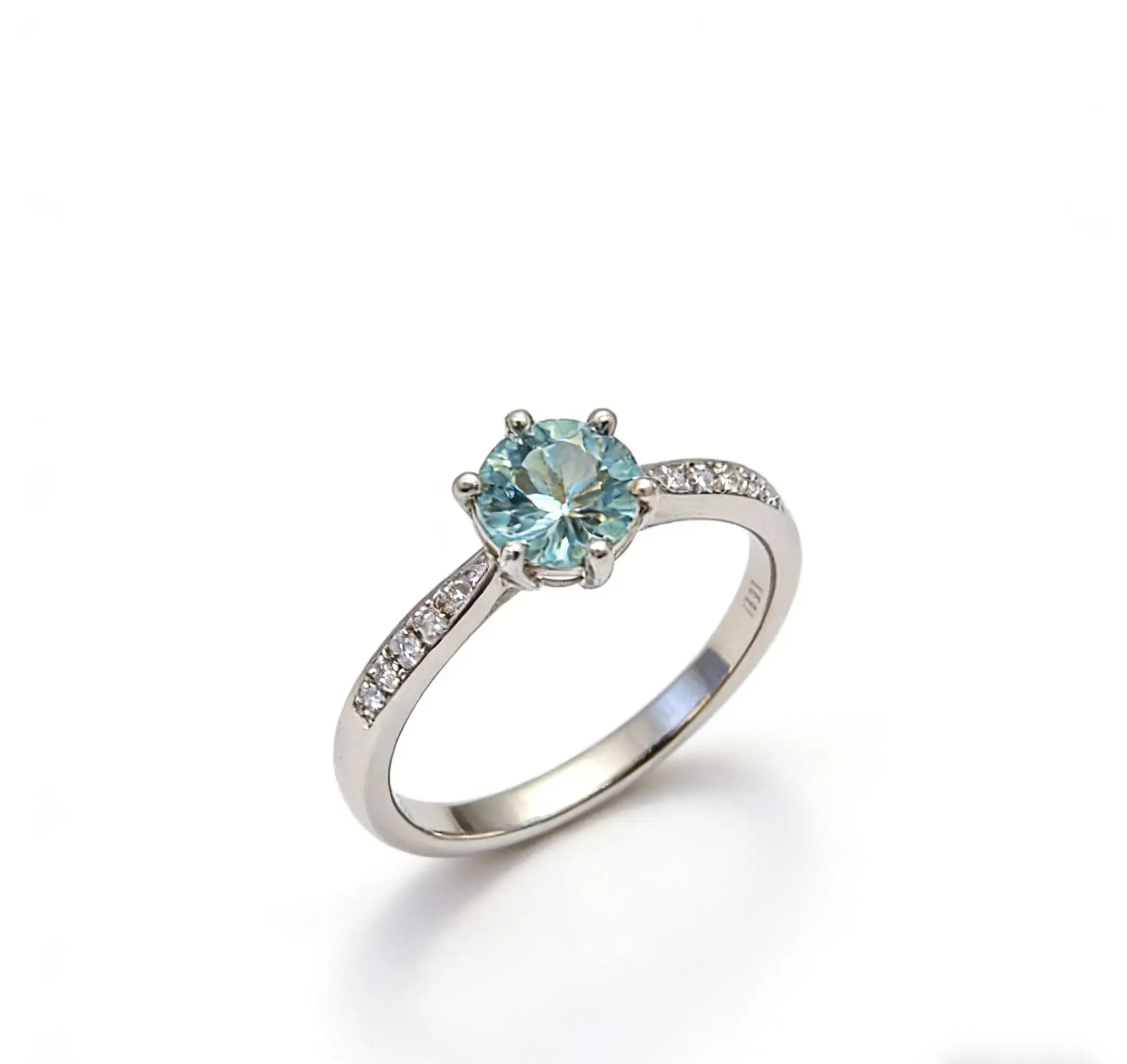 Synthetic Moissanite Ring — Six-Prong Oval Setting with Row of Stones for Women; Fashionable, Elegant, Light Luxury Jewelry