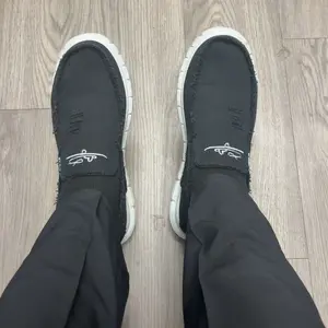 Casual Loafers with Floral Embroidery- Made of Soft Fabrics, Featuring Non- Slip Rubber Soles, Lightweight And Comfortable for All Seasons. Casual Footwear |   Floral Embroidered Shoes |   Rubber- Soled Shoes