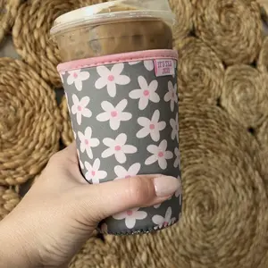 Iced Drink Sleeve - Green Daisy