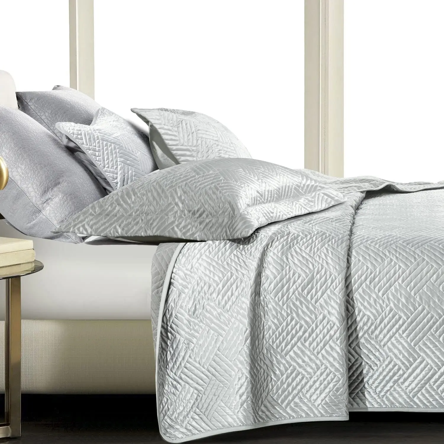 Silk Satin Quilt Set, Geometric  Bedspread Luxury Quilted Coverlet Set for All Seasons(1 Quilt, 2 Pillow Shams),
