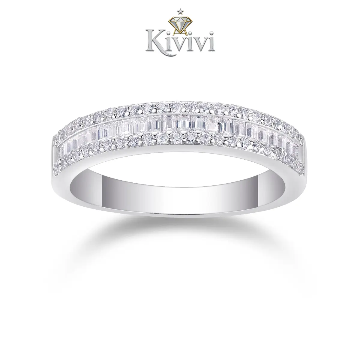 Surrounded by a row of small round diamonds, a row of square moissanite diamonds gleams like ice and snow. Made of 925 sterling silver, this piece is gentle on allergies and elegant, perfect for a date, engagement, or wedding. ring