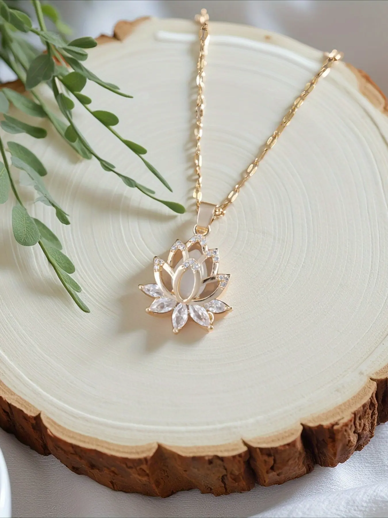 1pc Lotus Pendant Necklace for Women Elegant Dainty Minimalist Design Luxury Style Banquet Party Jewelry Unique Chain Necklace for Special Occasions Modern Versatile Accessories, Fashion Accessory Necklace