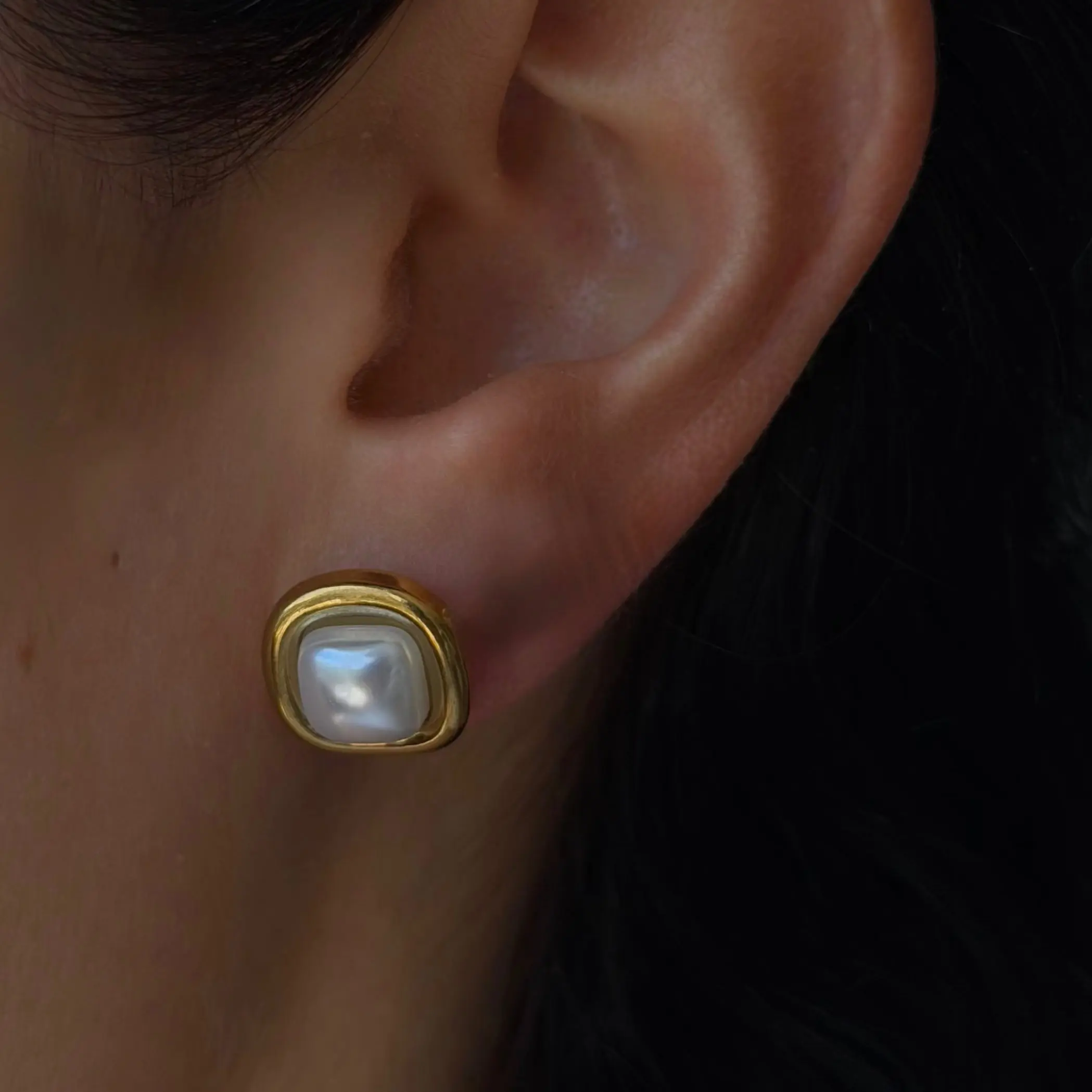 EVRY JEWELS Gold or Silver Plated Stainless Steel Women's Daisy Dreams Pearl Earrings
